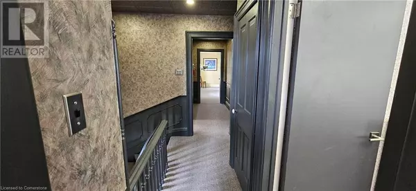 Kitchener, ON N2H4Z4,106 YOUNG Street W