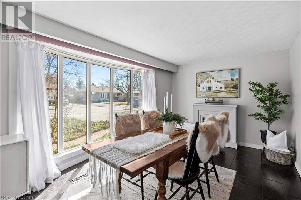 Burlington, ON L7L1N8,5373 SPRUCE Avenue