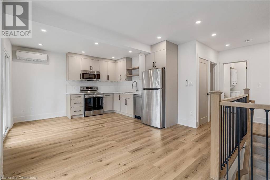 184 BURRIS ST #UPPER, Hamilton, ON L8M2J8