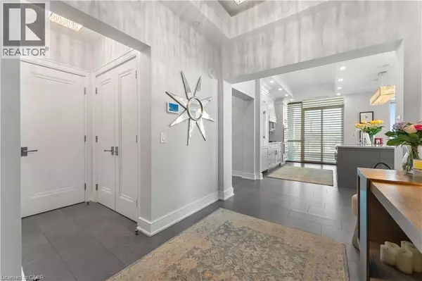 Burlington, ON L7R0G2,2060 LAKESHORE RD #205