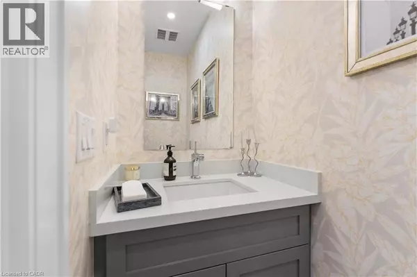 Burlington, ON L7R0G2,2060 LAKESHORE RD #205