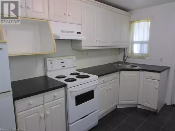 Hamilton, ON L8H3N4,35 STAPLETON Avenue