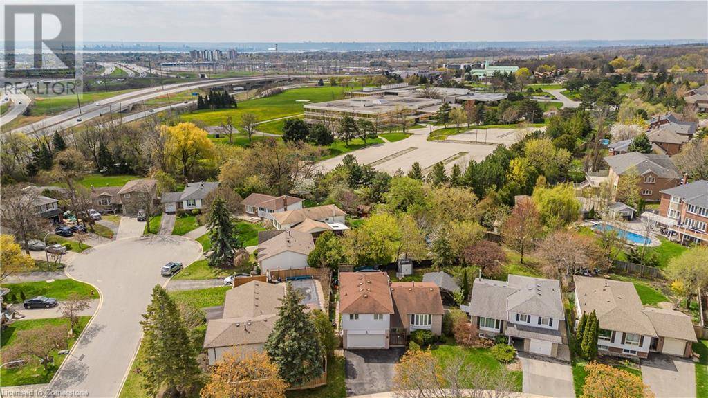 Burlington, ON L7P1L2,1305 ESTER Drive