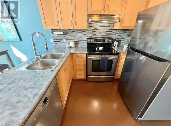 Hamilton, ON L8R3H7,11 REBECCA ST #406