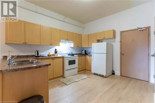 Brantford, ON N3T2G7,150 COLBORNE ST East #405