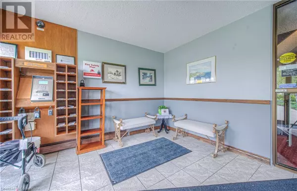 Cambridge, ON N1R7J6,400 CHAMPLAIN BLVD #406