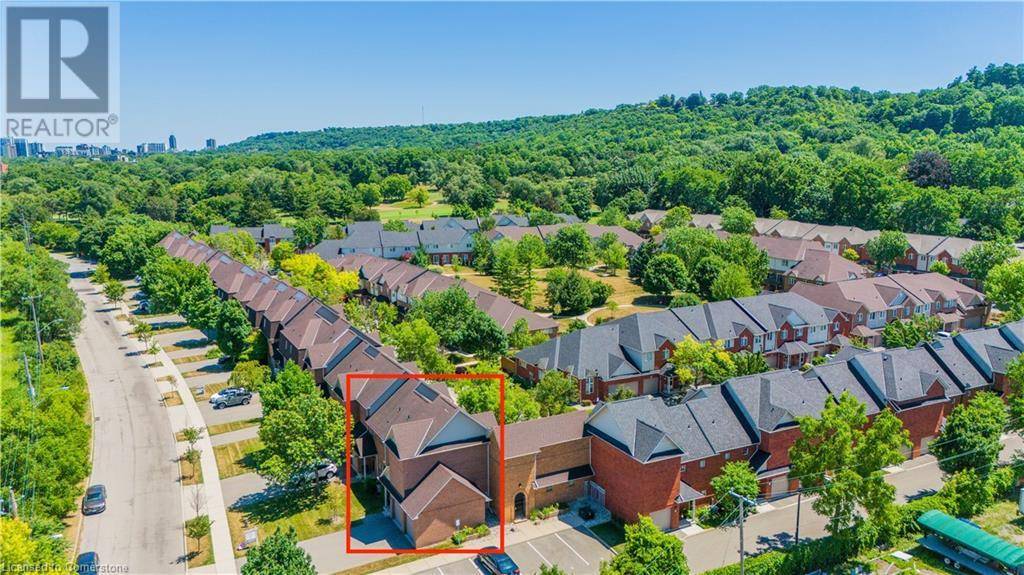 Hamilton, ON L8P4Z2,100 BEDDOE DR #16
