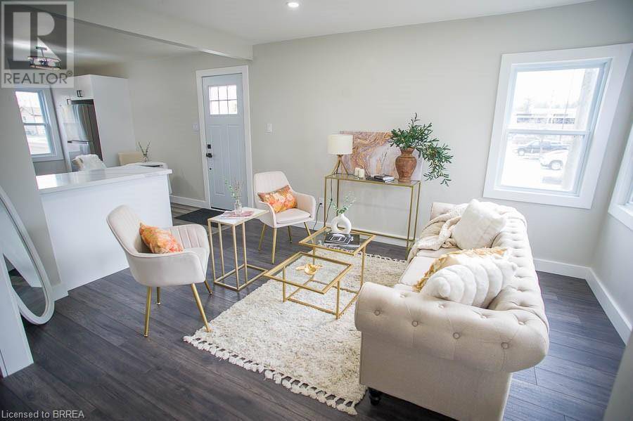 Brantford, ON N3S2Z2,20 PARK Avenue E