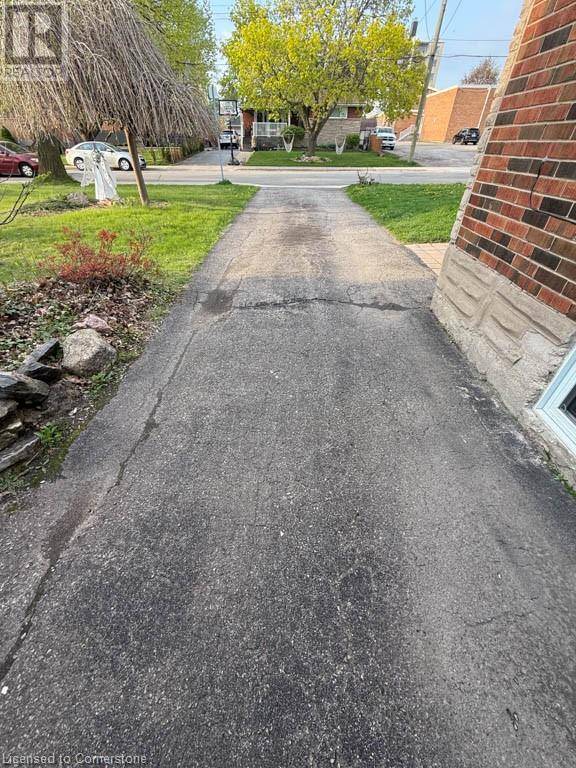 Hamilton, ON L8T1V9,48 IDLEWOOD Avenue
