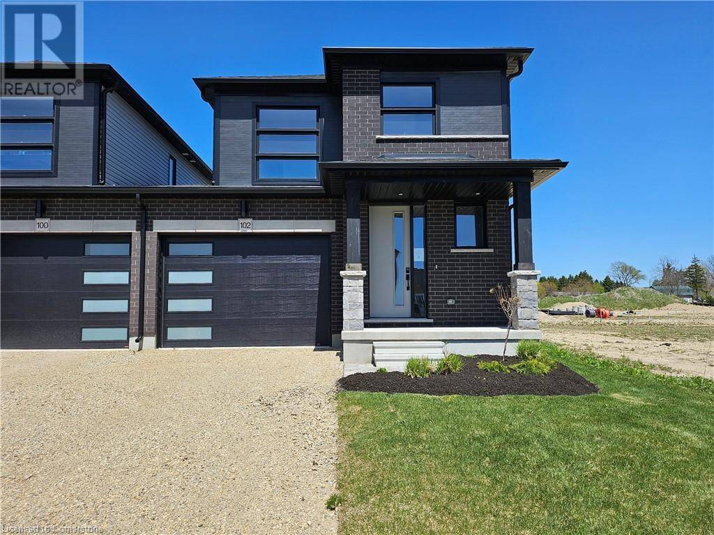 102 THACKERAY Way, Harriston, ON N0G1Z0