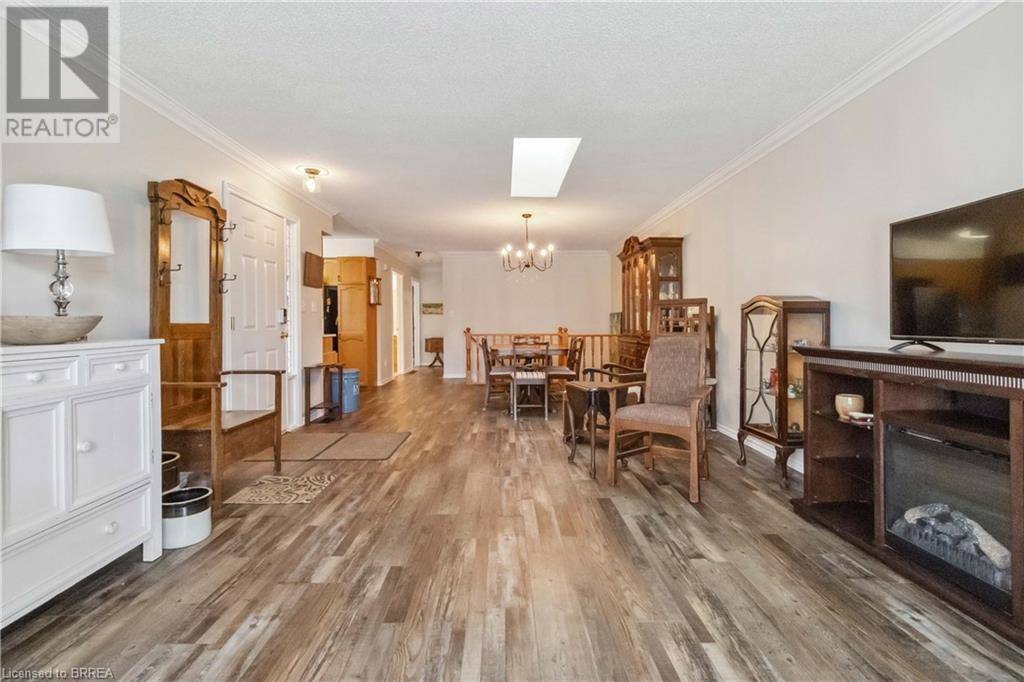 Brantford, ON N3R7Y2,20 COURTLAND DR #8