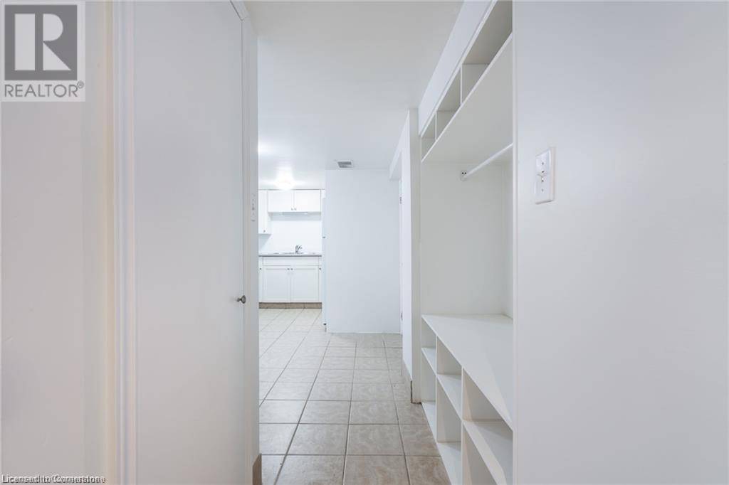 Hamilton, ON L9A4G1,203 EAST 15TH ST #2