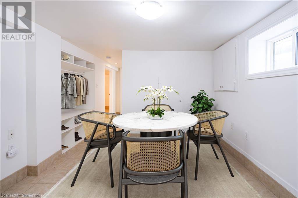 Hamilton, ON L9A4G1,203 EAST 15TH ST #2
