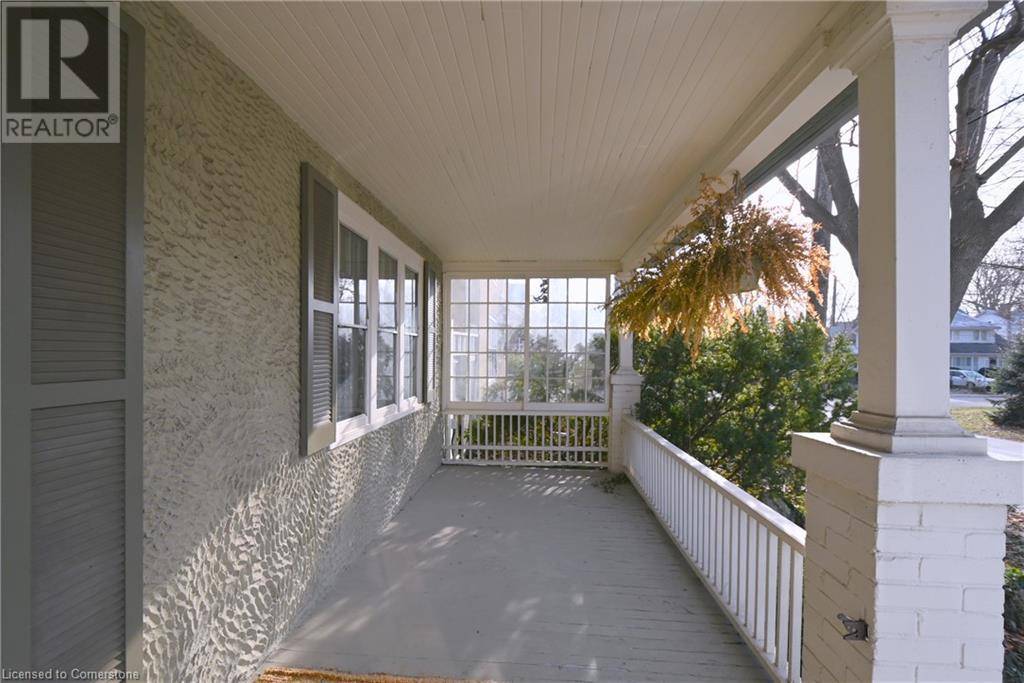 Oakville, ON L6J3P2,209 ALLAN Street