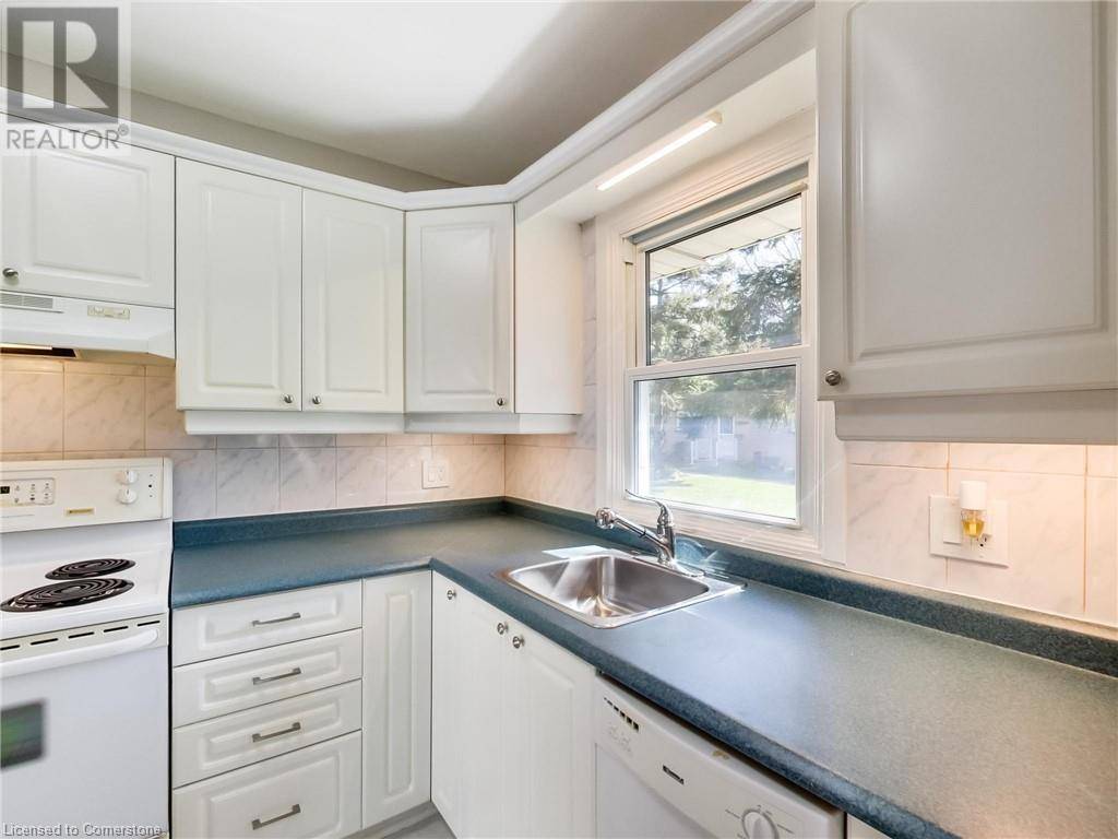 Hamilton, ON L9C2V3,153 LIMERIDGE RD West #16