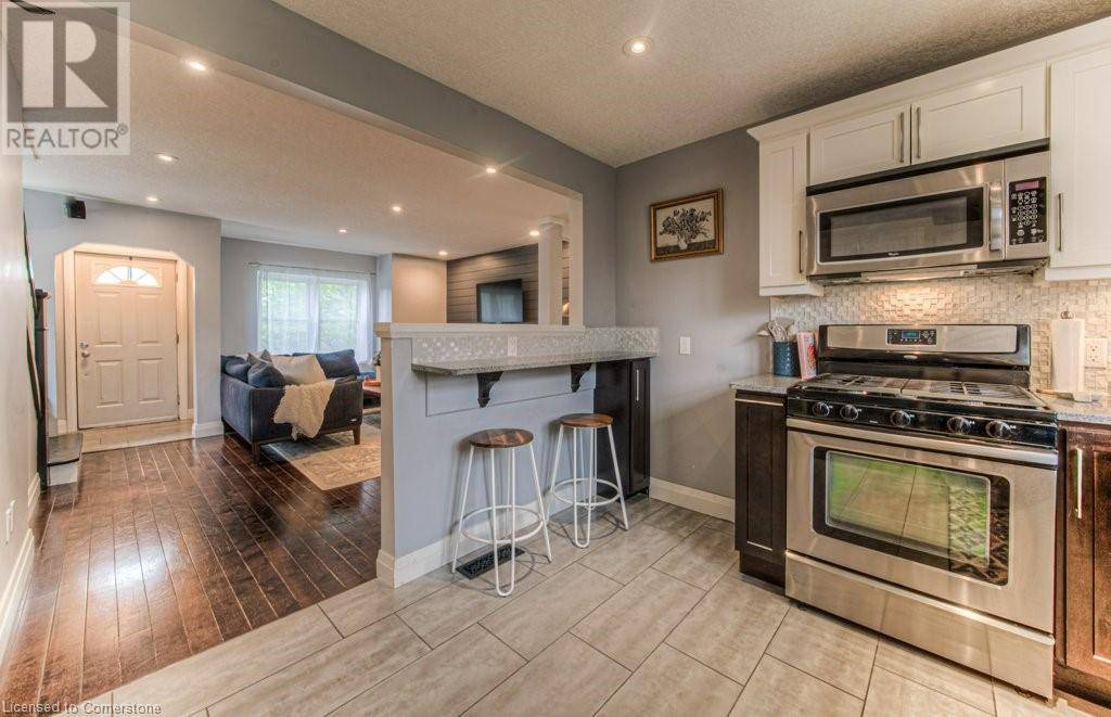 Kitchener, ON N2H6H3,742 ELIZABETH Street