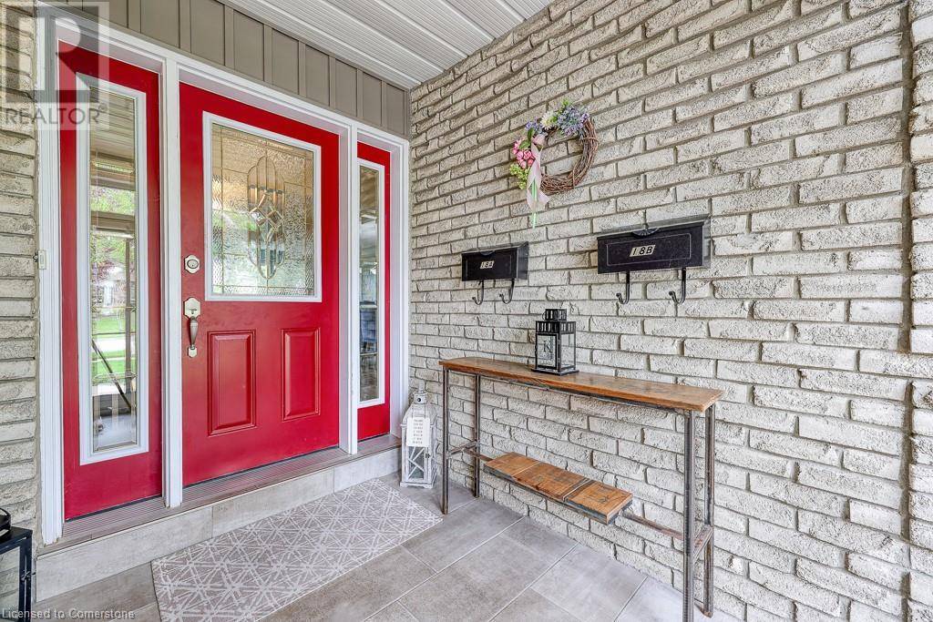 Kitchener, ON N2N1L3,18 CHARNWOOD Court