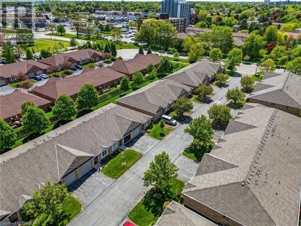 Brantford, ON N3R8B5,25 COBDEN CT #10
