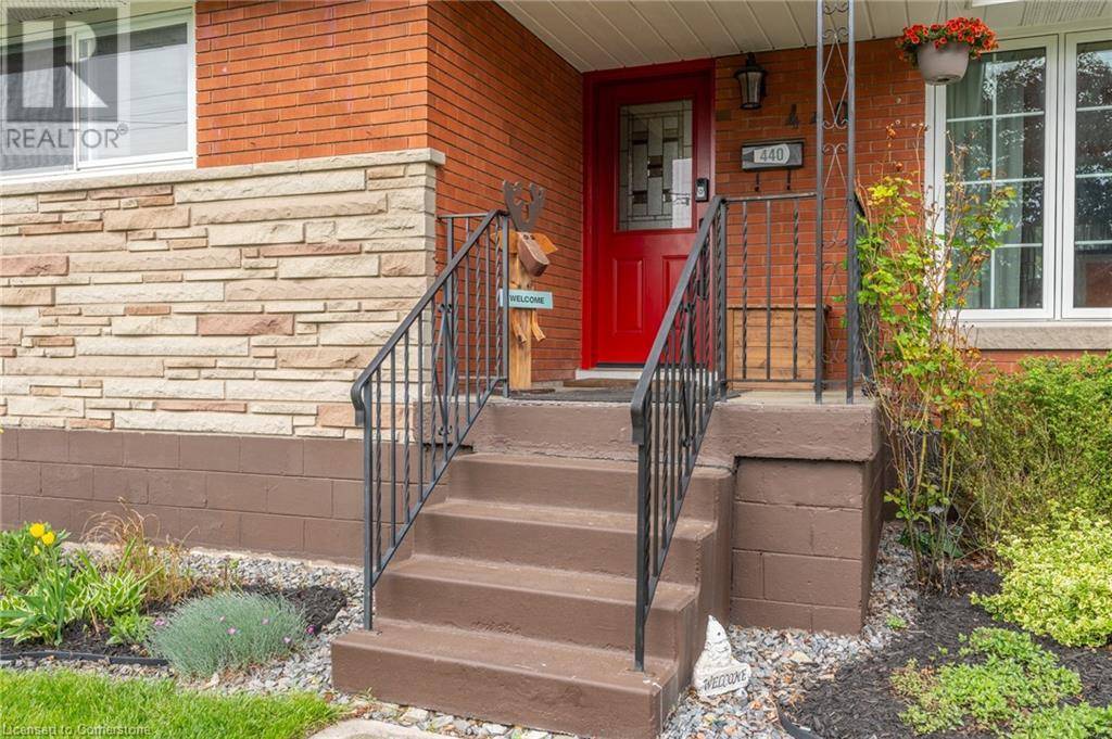Hamilton, ON L8T4G6,440 UPPER KENILWORTH Avenue