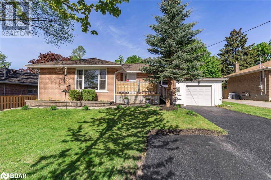 90 JOHNSON Street, Barrie, ON L4M4R3