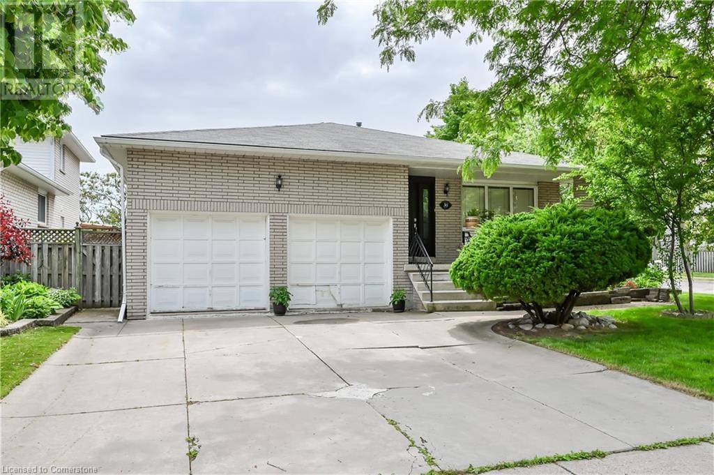 30 GOLDCREST Drive, Stoney Creek, ON L8G4T9