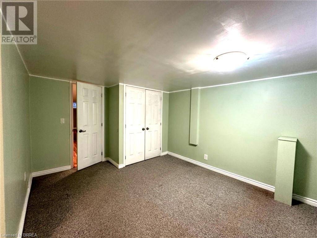 Brantford, ON N3T1R2,62 OAKHILL Drive