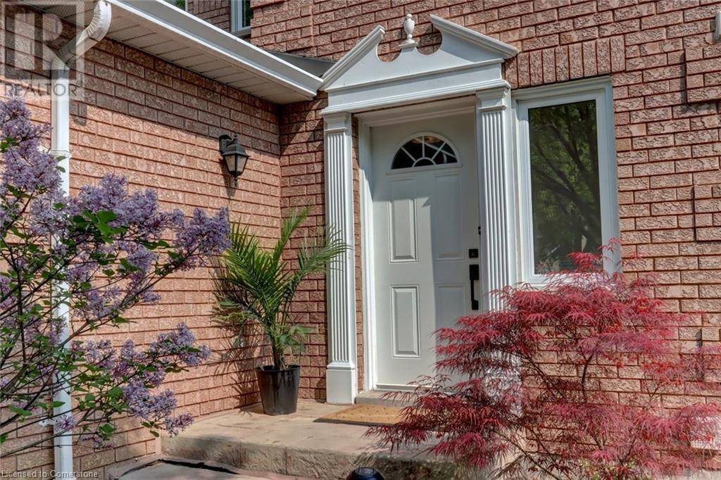 Dundas, ON L9H6Y7,7 DAVIDSON BLVD #28