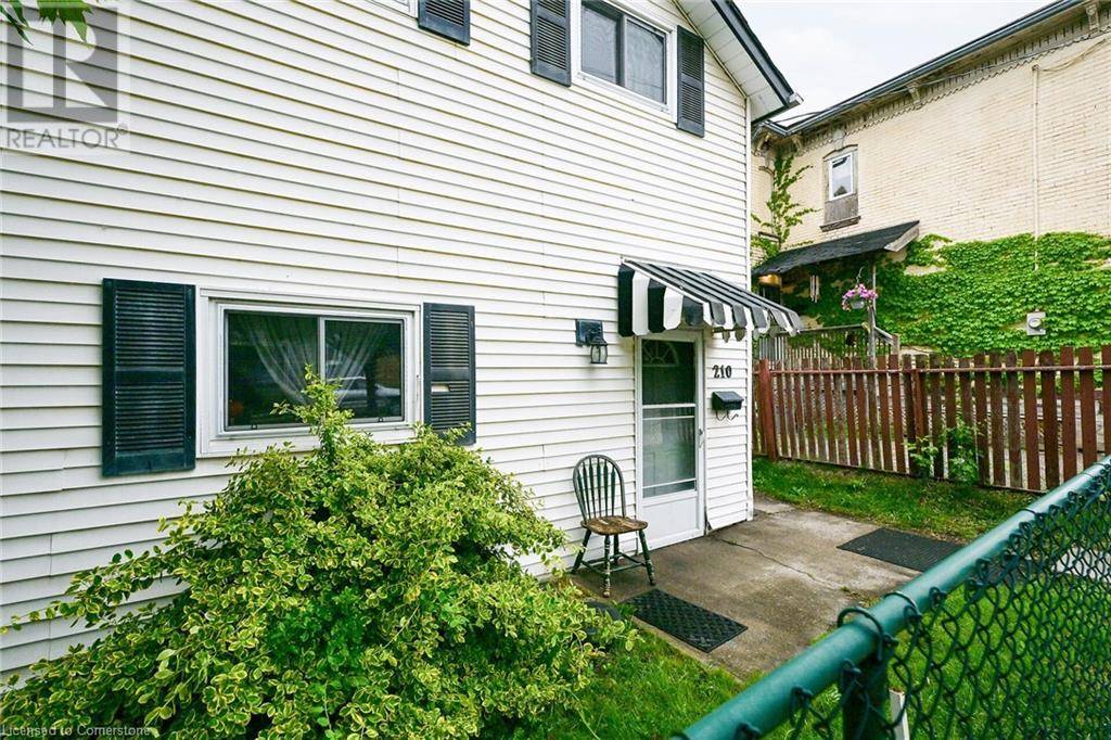Brantford, ON N3S3W9,210 DARLING Street