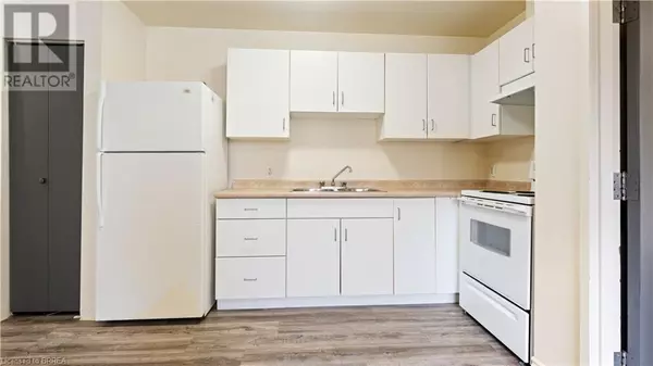 Brantford, ON N3T6J7,163 MARKET DR #2