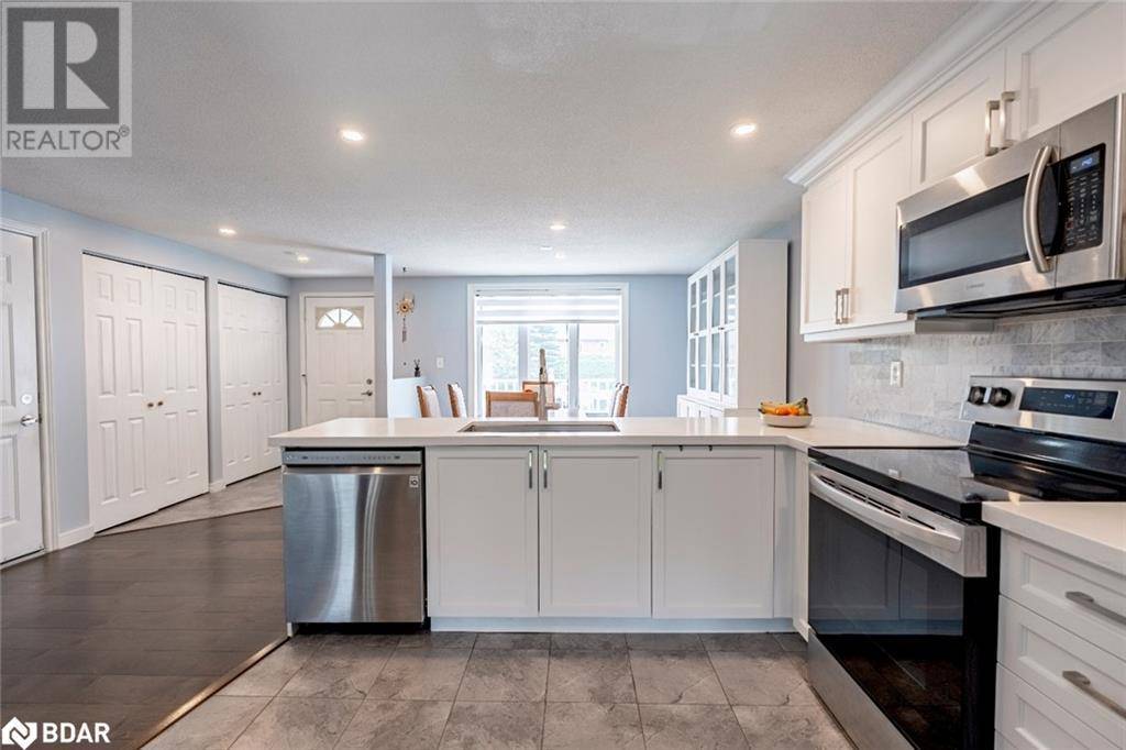 Barrie, ON L4N8E6,56 RUNDLE Crescent
