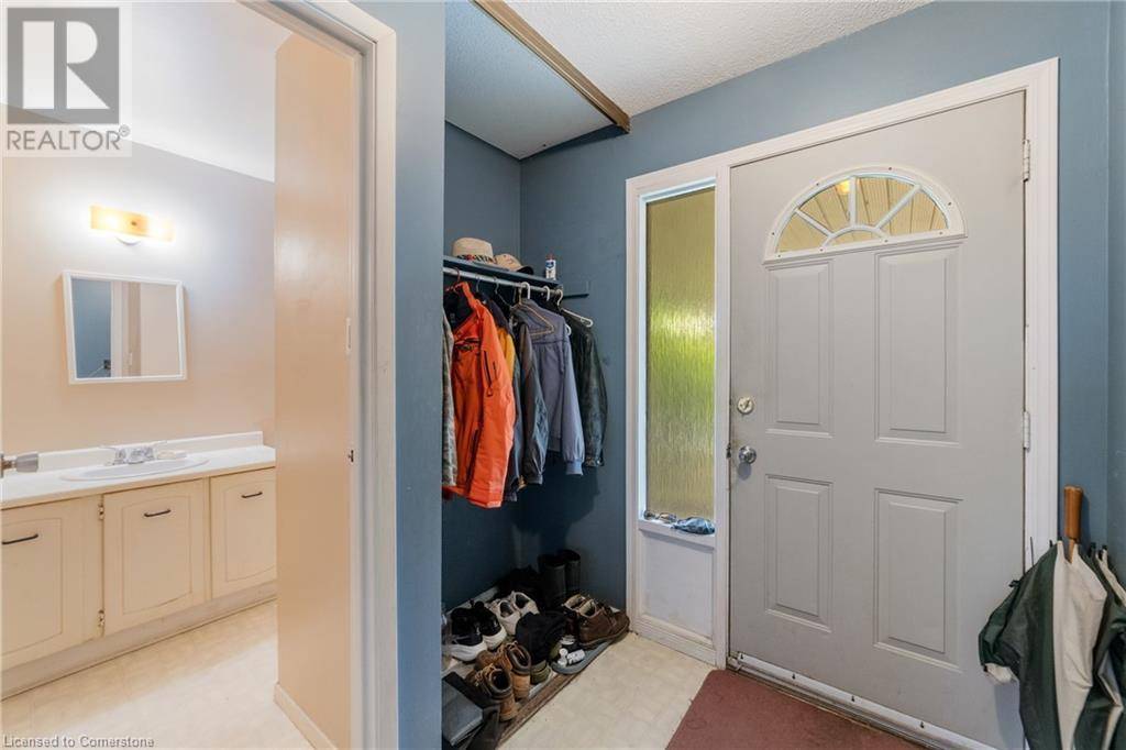 Burlington, ON L7L4B2,568 SHERATON RD #20
