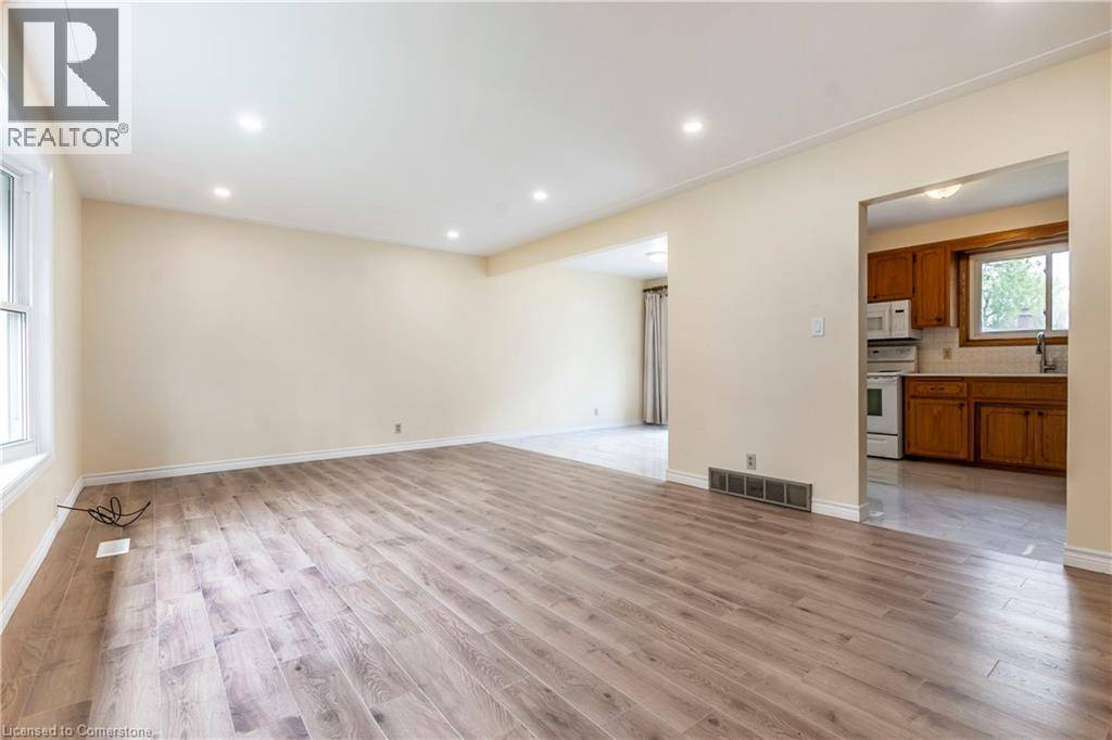 Kitchener, ON N2B2W5,413 CARSON Drive