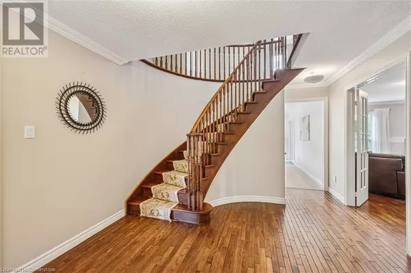 Oakville, ON L6H4V3,251 HICKORY Circle