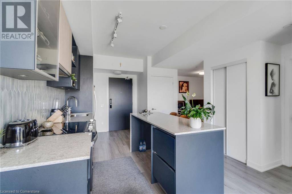 Oakville, ON L6M4P9,405 DUNDAS ST West #606