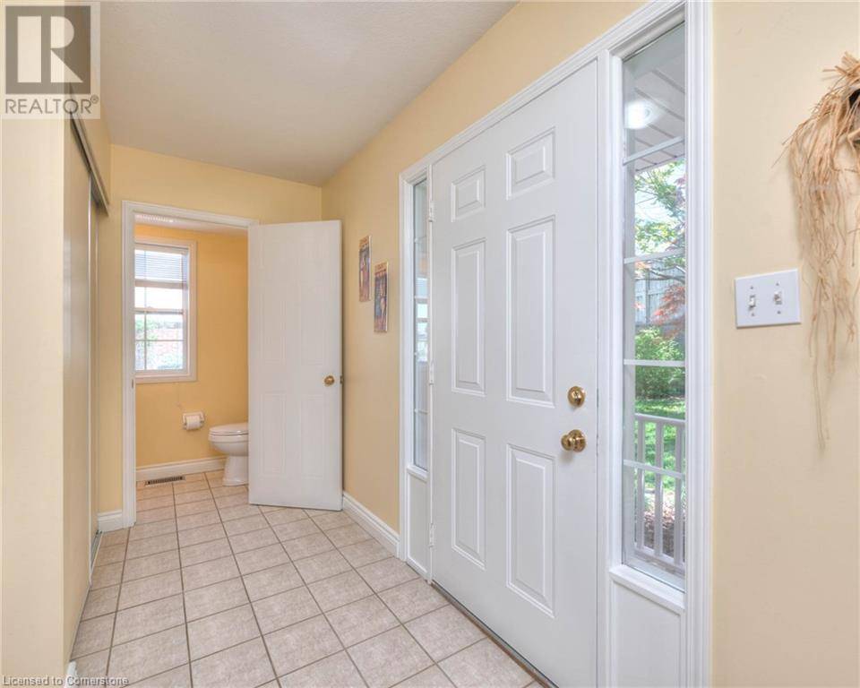 Kitchener, ON N2M5P8,185 HIGHLAND CRES #6
