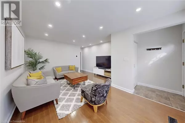 Burlington, ON L7P2P1,2373 MARYVALE Court