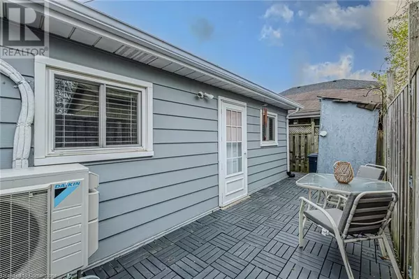 Brantford, ON N3S5W1,156 BROCK Street