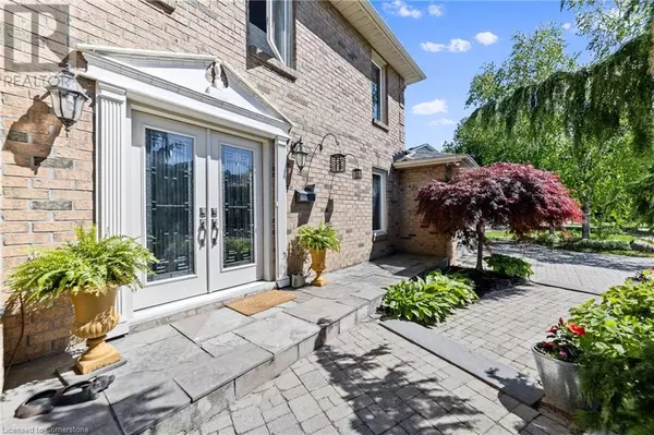 Burlington, ON L7M2Y7,2131 UPLAND Drive