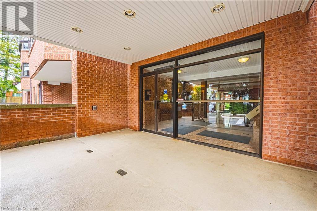 Ancaster, ON L8R1E2,150 WILSON ST #215