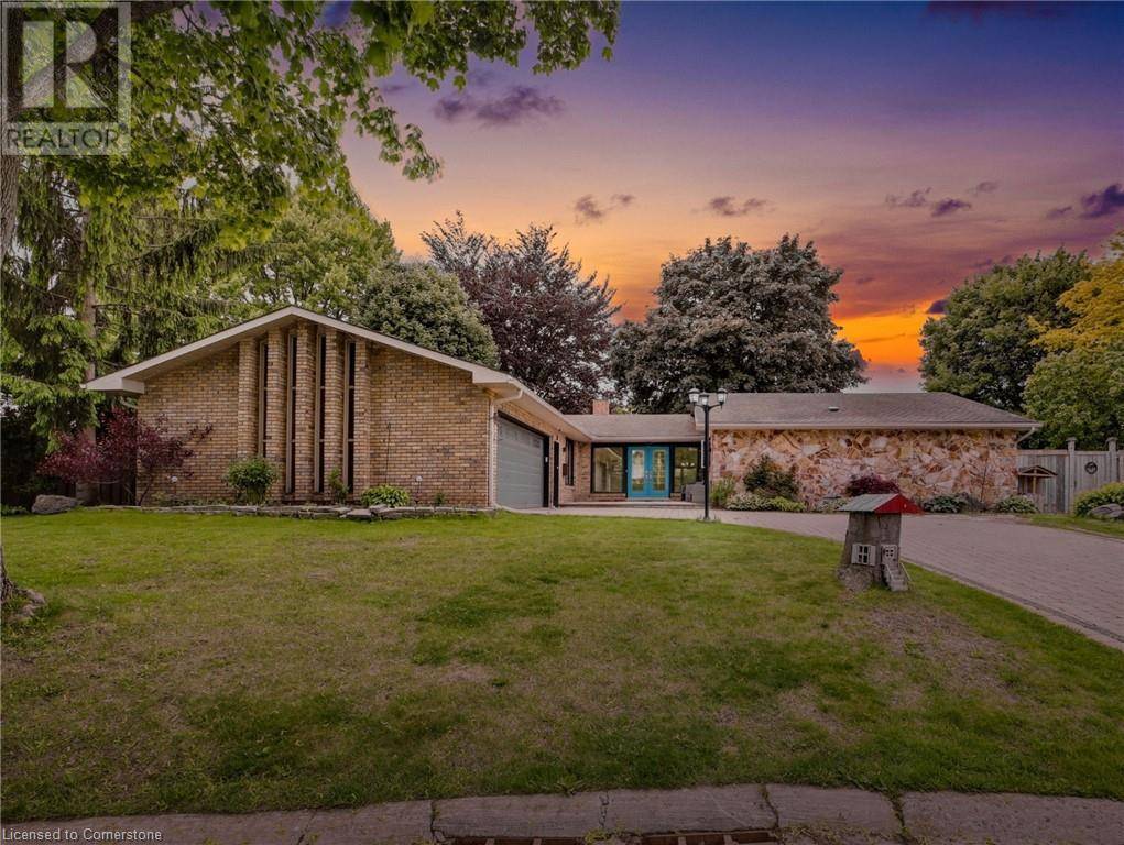 8 WESTGATE Circle, Brantford, ON N3R5W5