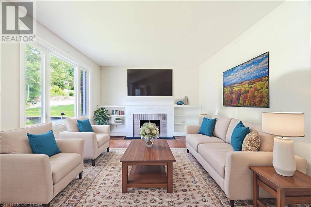 Cambridge, ON N3C1X5,94 BEECH Avenue