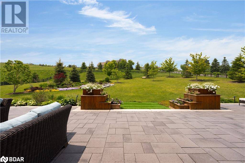 Oro-medonte, ON L0K1E0,12 THOROUGHBRED Drive