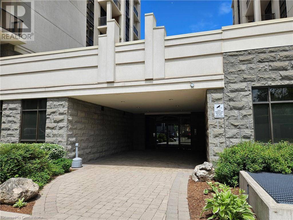 Hamilton, ON L8P0B9,81 ROBINSON ST #1006