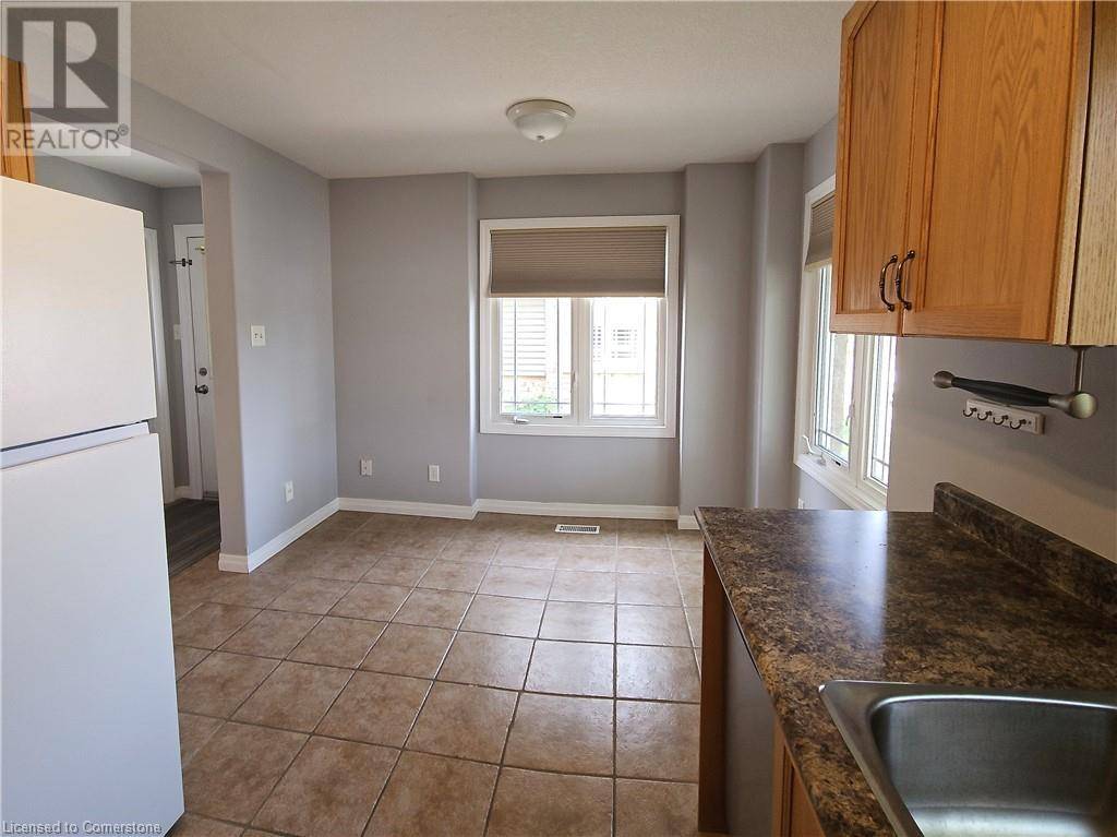 Kitchener, ON N2E4L7,535 WINDFLOWER CRES #11