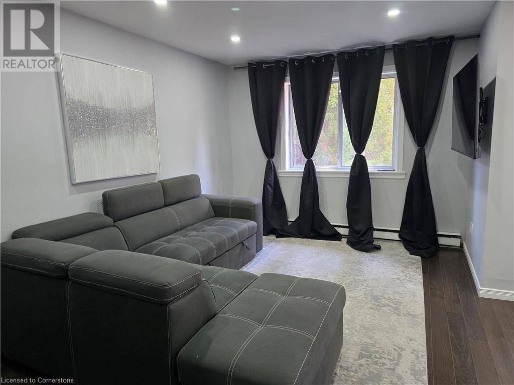 Oakville, ON L6H2P5,1016 FALGARWOOD DR #40