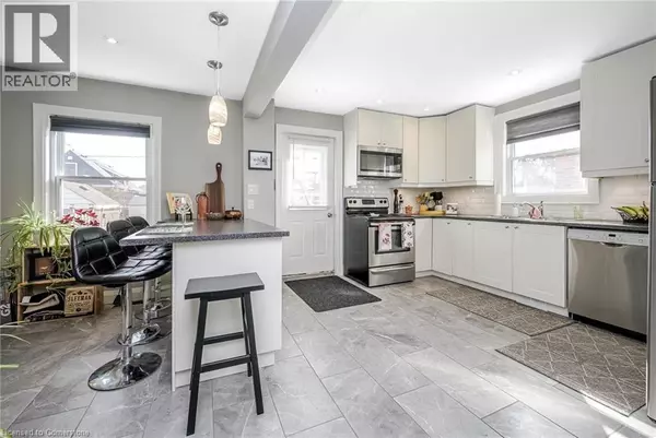 Hamilton, ON L8K2S2,143 TUXEDO Avenue S