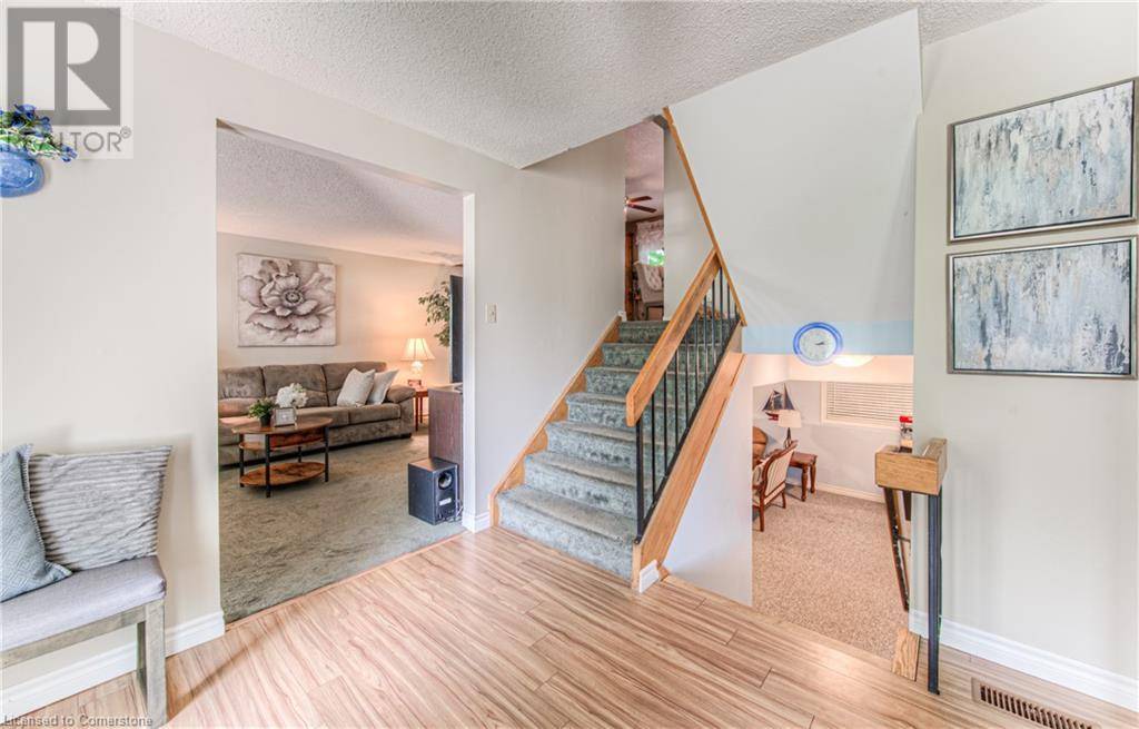 Kitchener, ON N2E1V9,82 ROSENEATH Crescent