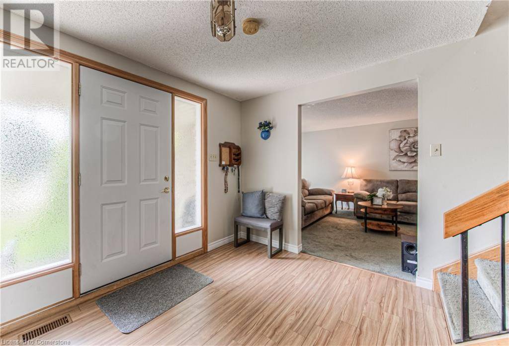 Kitchener, ON N2E1V9,82 ROSENEATH Crescent