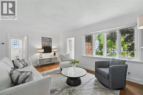 Burlington, ON L7R2S1,462 WOODLAND Avenue