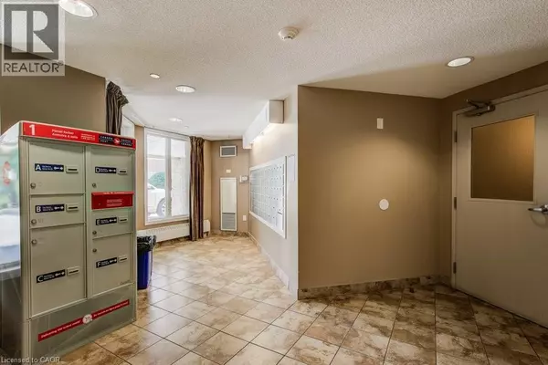 Cambridge, ON N1R8R1,8 HARRIS ST #104